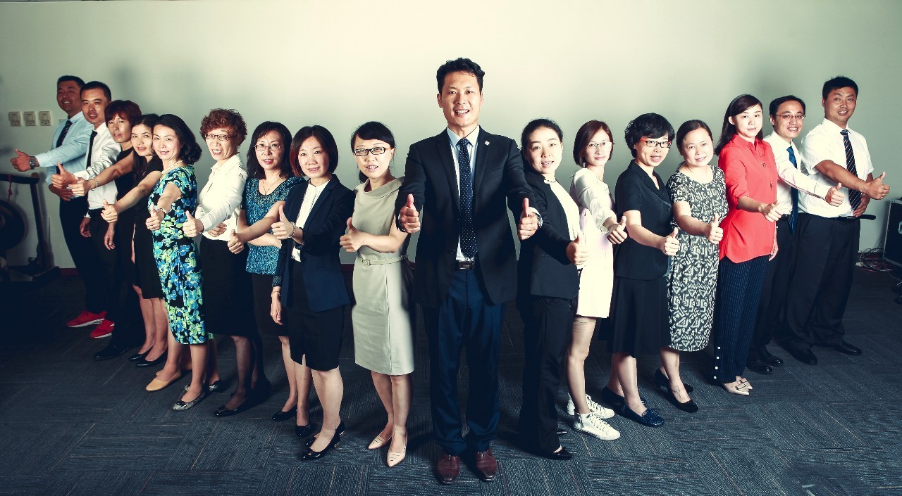 明亚保险经纪郭冲直辖团队帅气职业照活动!